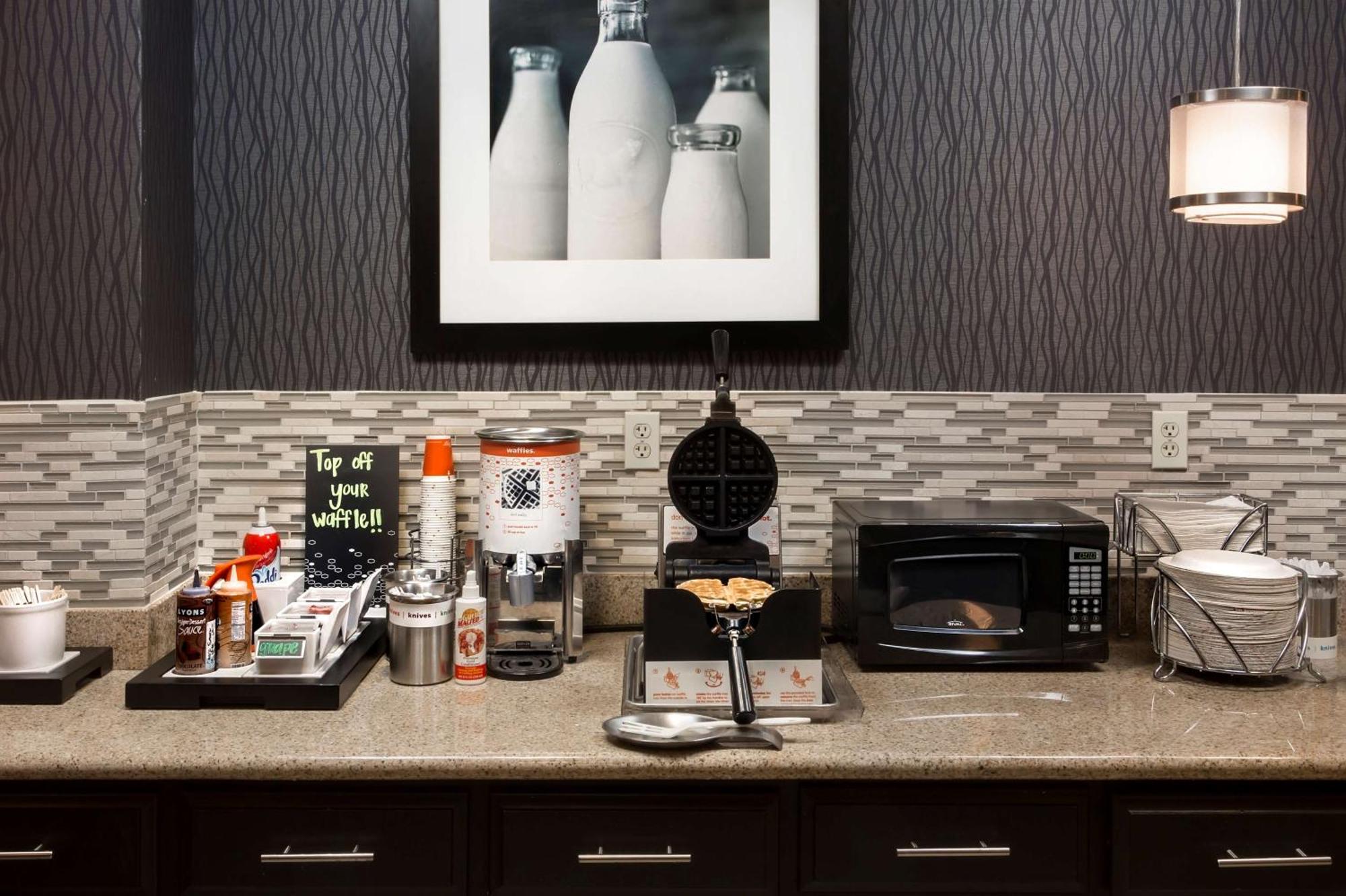 Hampton Inn Troy Esterno foto